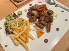 黑椒鹅肝和牛粒-RIVIERA 松鹤楼(外滩店)