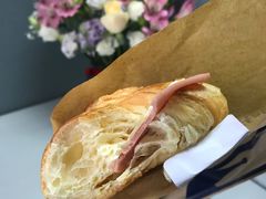芝士火腿羊角-瑞幸咖啡(第一城店)