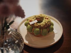 开心果树莓泡芙-Ten Olives甜点