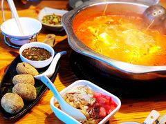 -野山舂·贵州现舂酸汤火锅(鸿通城店)