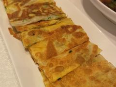 鸡蛋葱花飞饼-大铁勺新津菜(东丽阳光新业广场店)