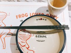 餐具摆设-臻享無招牌·食蛙专门店(太古里店)