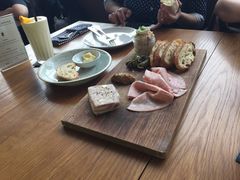 -ROAST coffee & eatery