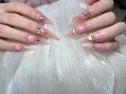 -UN·桃喜日系美睫美甲