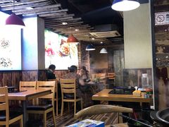 大堂-陆记牛庄·碳锅龙虾烧烤(爱上花园店)