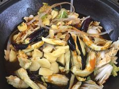 -粘豆包柴火铁锅炖