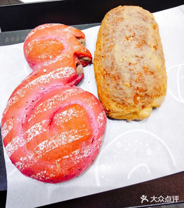 LELECHA乐乐茶(新街口大洋店)火龙果蓝莓乳酪包图片