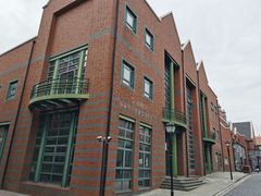 -钟书阁(松江泰晤士小镇店)