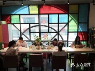 我同学带我去你的 24小时k书馆在这里呆了几个小时逛