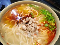 -亮亮面馆(经六路店)