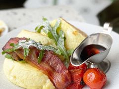 特制甜咸培根香肠热香饼-The Rug(三里屯店)