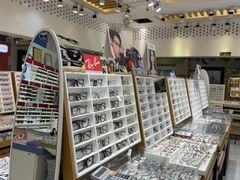 -美式眼镜·授权蔡司.依视路.尼康.豪雅.明月(人民广场店)