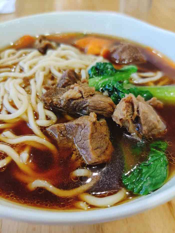 之前经常吃面的时候过来现在去的少了开的馆子牛肉