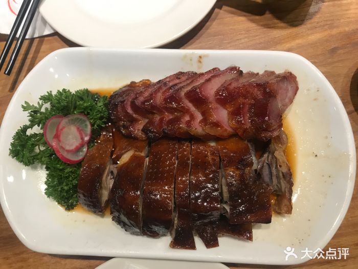 新澳港式茶餐厅(余姚路店)双拼叉烧拼烧鹅图片 - 第1张