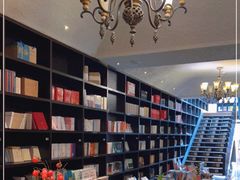 -钟书阁(松江泰晤士小镇店)