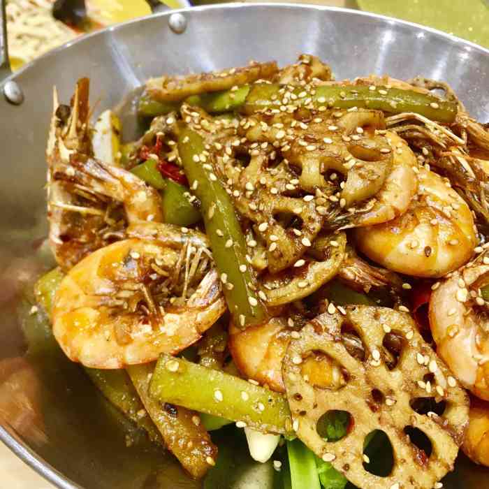 小渔村酒楼-"菜品味道还不错 尤其是特色菜 分量一般 .