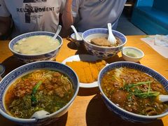 辣肉面加雪菜和毛豆-沪西老弄堂面馆(定西路店)