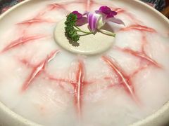 -老牌坊云南鱼豆花火锅(爱建店)