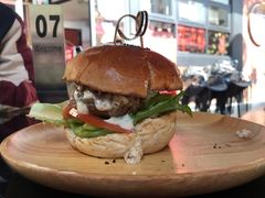 芝心手打牛肉堡-龙治汉堡(中华城店)