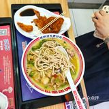 大口吃面，小心烫嘴啊