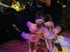 桃红起泡酒-胡桃里音乐酒馆(环亚凯瑟琳广场店)