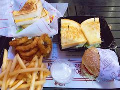 -The Habit Burger Grill 哈比特汉堡(爱琴海店)