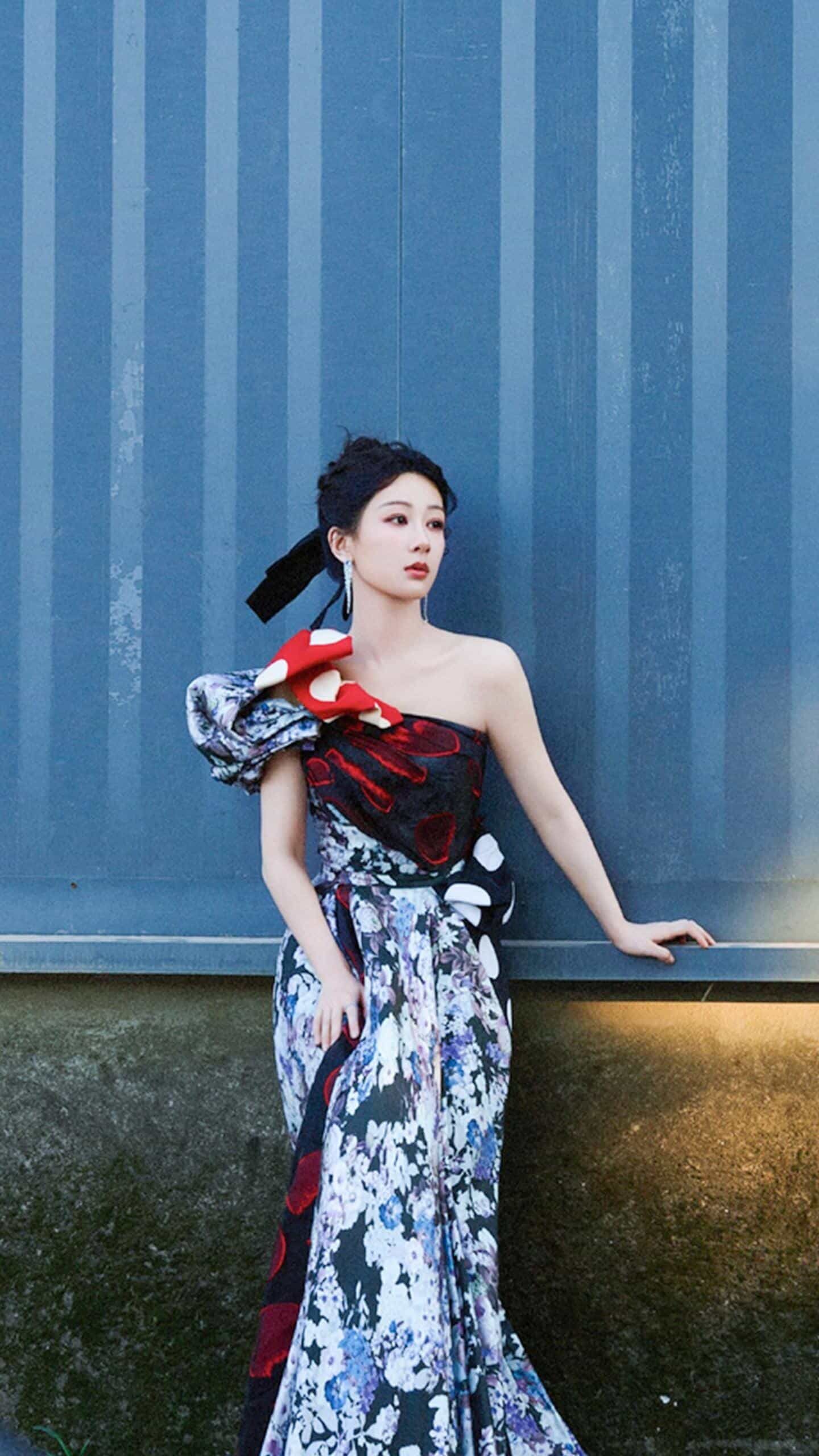 很喜欢她们演出的电视剧,电影之类的,爱情片,文艺片,动作片,剧情都是