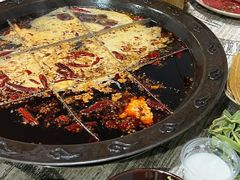 -渝嘴小老弟老火锅(华新村店)