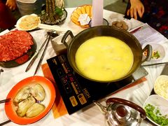 浓厚原只鸡煲花胶汤-鲜入围煮花胶鸡海鲜火锅