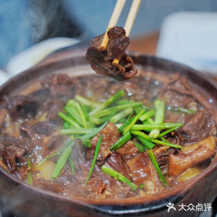 烟火气十足~值得排队两小时的阿润牛腩煲
