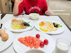 -呓林假日酒店(成都军区总医院熊猫基地店)