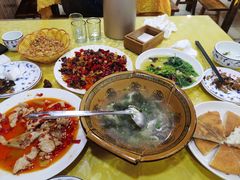 -乡土特色.冷锅鱼.牦牛肉汤锅