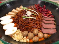 传统牛油锅底-有拈头成都市井火锅(老门东店)