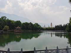 -三塔倒影公园