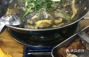 Pickled Cabbage Stewed Bighead Carp