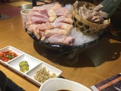 -洪氏嗨捞·广东猪肚鸡·椰子鸡火锅(西咸万象城店)