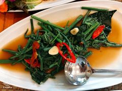 -Chom Cafe and Restaurant