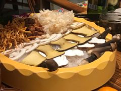 -老牌坊云南鱼豆花火锅(爱建店)