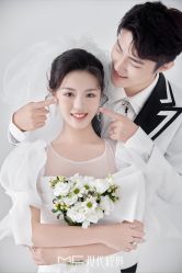 -现代经典婚纱摄影