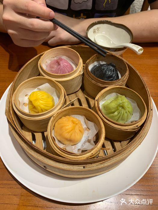 龍堂蟹黄小笼包(万家丽店)清新五彩小笼包图片