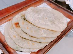 羊肉沙葱馅饼-哈啾嗨·新概念蒙餐(红星新城店)