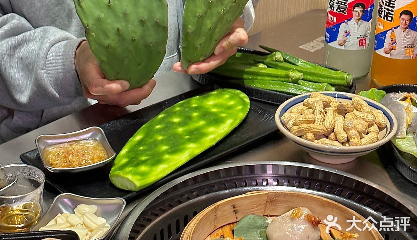 现在的烤肉店真的在玩一种很新的东西…