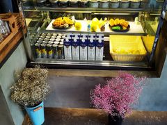 面包甜点陈列柜-ZM COFFEE(西安路店)