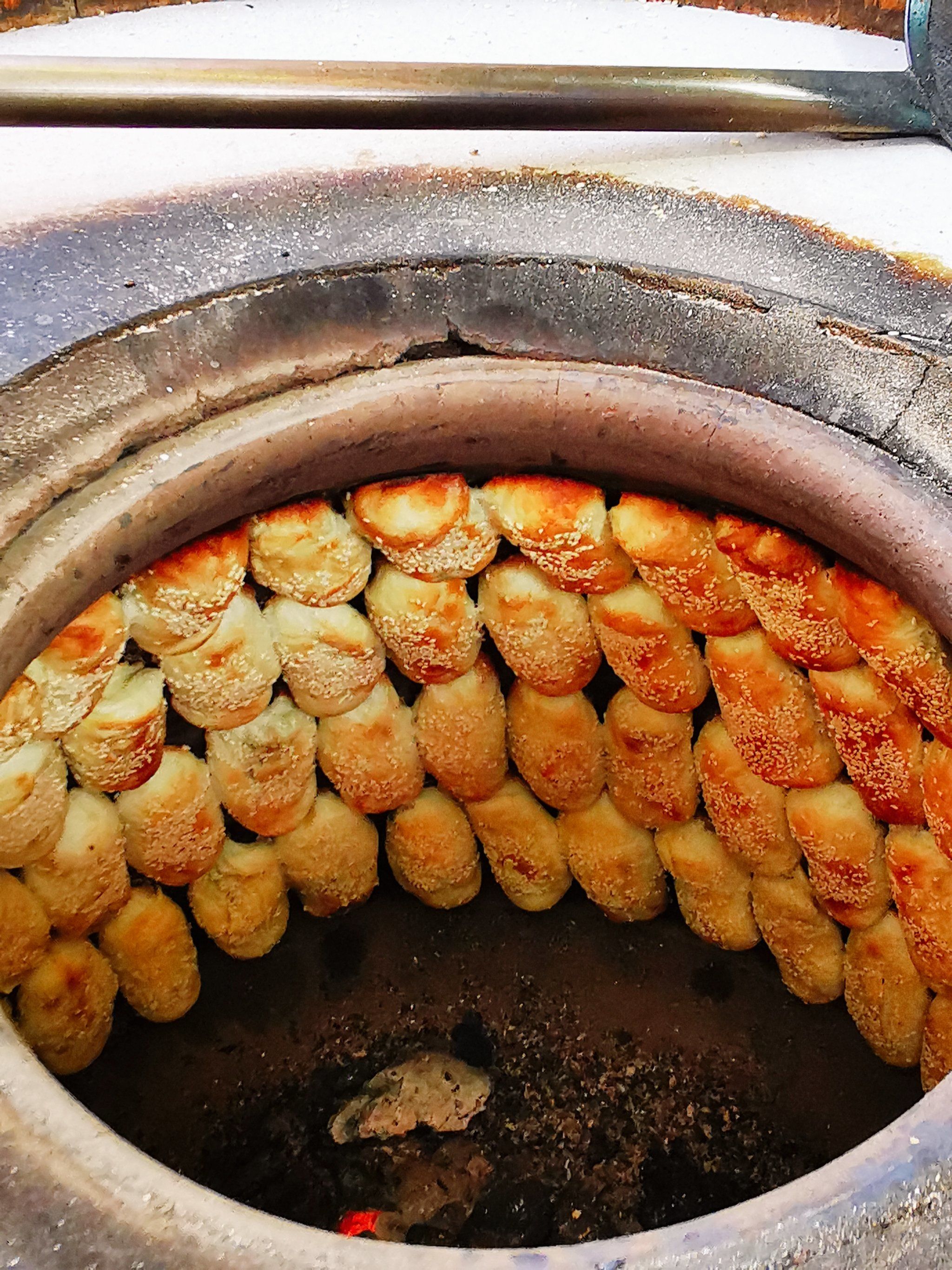 科巷新晋排队王⼁围炉小烧饼好吃到停不下来