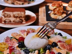 布拉塔配蜜瓜莓果沙拉-沏点Trattoria意大利餐厅(新街口店)