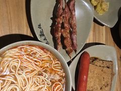 -亮亮面馆(经六路店)