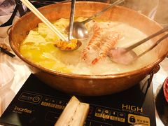 -鲜入围煮花胶鸡海鲜火锅