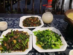-临江餐馆二楼美食部落