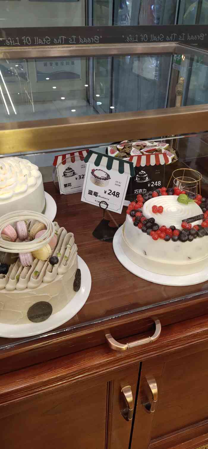 红跑车(地中海店)-"前一秒还跟店员说4个月饼装的盒子太小气,.