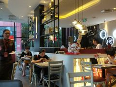 大堂-必胜客(武汉欢乐谷店)